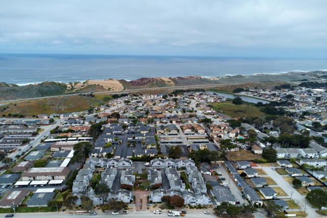 3095 Marina Drive, Marina CA: https://media.crmls.org/mediaz/8e504a2e-7e7e-47f9-a98b-39d463a27277.jpg