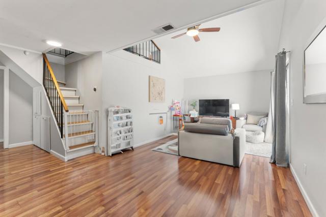 4 Athlone Way, Menlo Park CA: https://media.crmls.org/mediaz/8e5083ab-56a3-4b6c-8a2f-60ef95027ac9.jpg