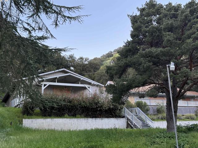 2950 Niles Canyon Rd, Castro Valley CA: https://media.crmls.org/mediaz/8e50e958-af54-4d5f-aae5-ff913f3638f7.jpg