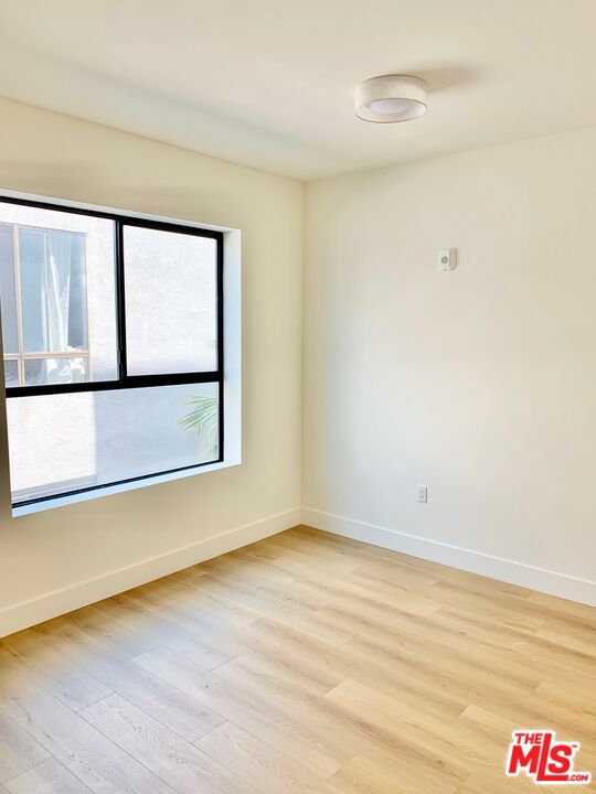 1822 Overland Avenue, Los Angeles CA: https://media.crmls.org/mediaz/8e50fbe8-239e-498e-b547-3eab62581b53.jpg