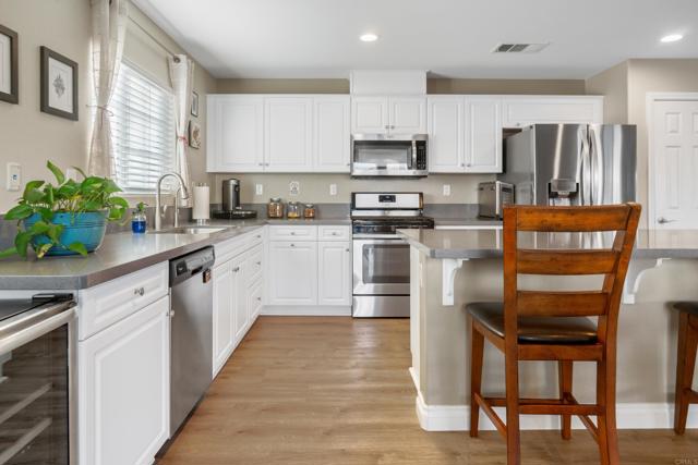 Detail Gallery Image 8 of 38 For 34668 Butte Ct, Murrieta,  CA 92563 - 3 Beds | 2/1 Baths