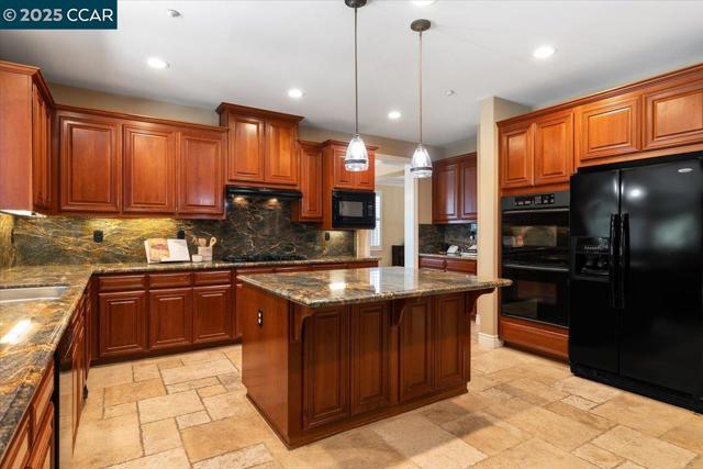 1669 Albani Place, Brentwood CA: https://media.crmls.org/mediaz/8e5148d8-a511-48f9-828c-22c52b1fb0ae.jpg