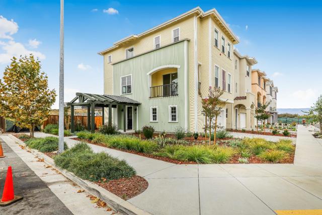 401 San Luis Avenue, Watsonville CA: https://media.crmls.org/mediaz/8e517256-8752-492f-8cfd-08ceaad96d51.jpg