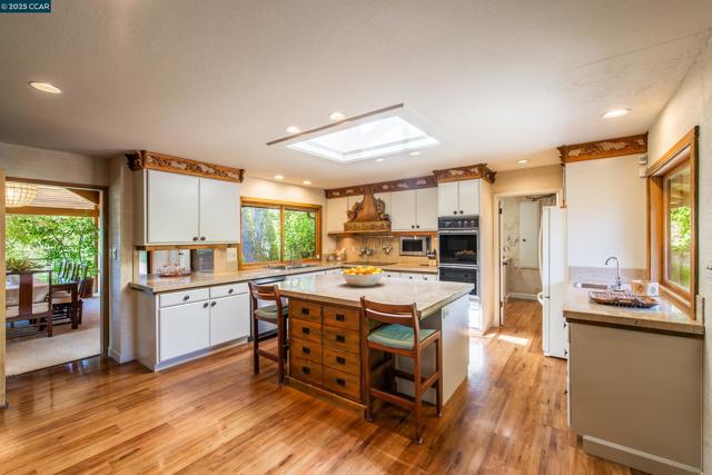 71 Silverwood Dr, Lafayette CA: https://media.crmls.org/mediaz/8e51ed44-73c8-4fb6-a145-d29c3a125e39.jpg