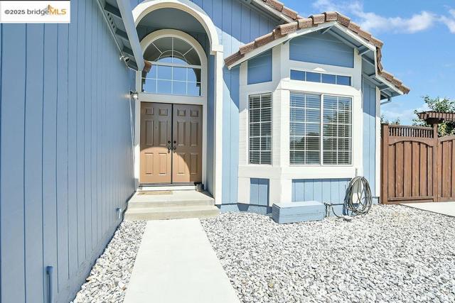 738 Valley Green Dr, Brentwood CA: https://media.crmls.org/mediaz/8e522aaa-5031-47f2-bf33-da9eef87982b.jpg