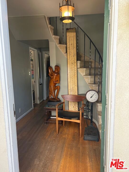 713 North DOHENY Drive photo 3