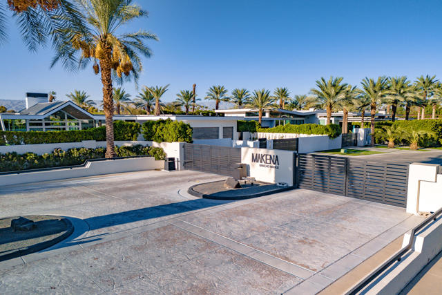 1 Makena Lane, Rancho Mirage CA: https://media.crmls.org/mediaz/8e52b8c1-cdfb-4516-b072-53601713bc81.jpg