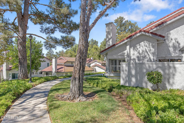 979 Quarterhorse Lane, Oak Park CA: https://media.crmls.org/mediaz/8e536640-a440-4868-881c-577269b679e8.jpg