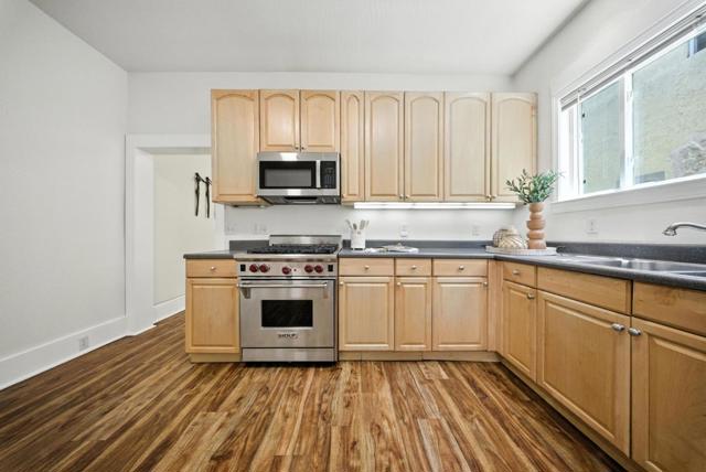 185 N 9th Street, San Jose CA: https://media.crmls.org/mediaz/8e53d2d8-e13c-4789-a6a2-a63710689c39.jpg