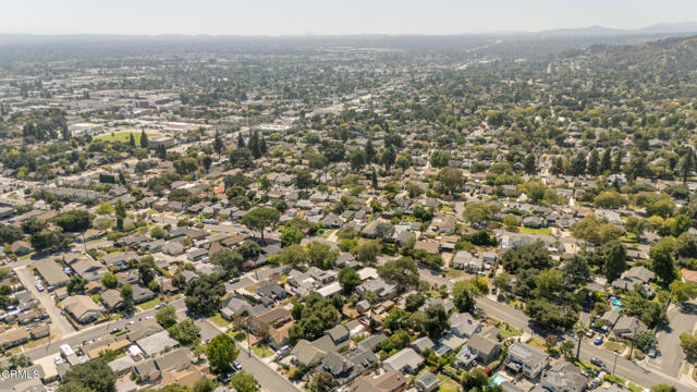 411 Sierra Vista Avenue, Monrovia CA: https://media.crmls.org/mediaz/8e5467d1-3897-4dc3-9d2d-d5db407c8f70.jpg