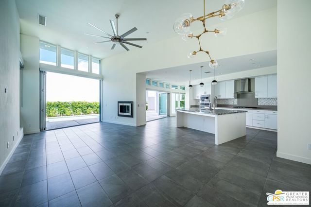 1007 Ziel Drive, Palm Springs CA: https://media.crmls.org/mediaz/8e54d35b-f372-4655-aa7b-920415305186.jpg