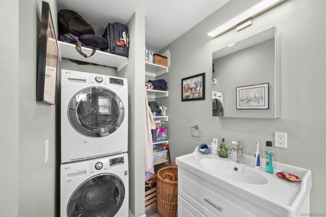 1510 2 Orangeview Dr,  CA: https://media.crmls.org/mediaz/8e54e35e-a774-4b32-883c-228f569123cf.jpg