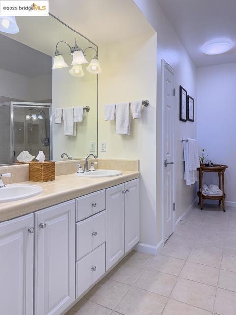 1400 Pinnacle Ct, Richmond CA: https://media.crmls.org/mediaz/8e54ed04-5a1e-4207-b3f3-f4d3c58c0d07.jpg