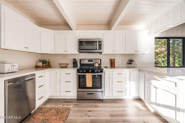 28989 Palisades Drive, Lake Arrowhead CA: https://media.crmls.org/mediaz/8e55315b-8742-4a64-b4ad-8e5297572bf4.jpg