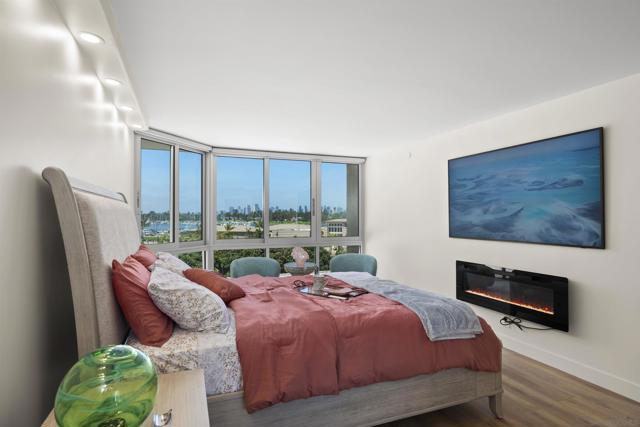 1820 Avenida del Mundo, Coronado CA: https://media.crmls.org/mediaz/8e55fd10-1d55-4078-94ff-d7d042761ffc.jpg