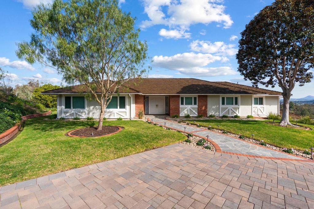 16032 Puerta Del Sol