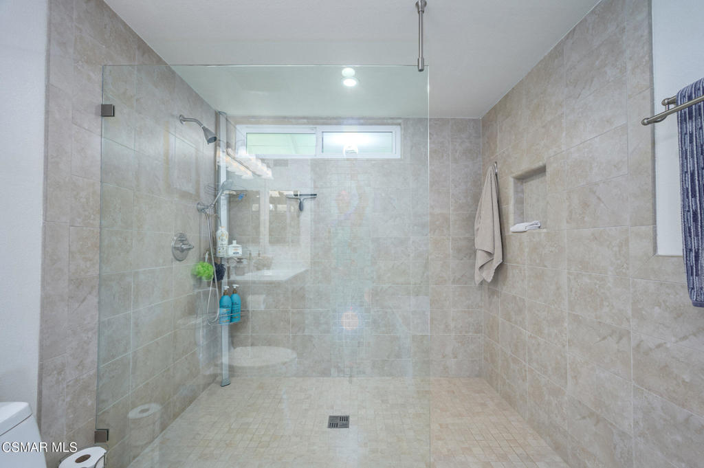 https://media.crmls.org/mediaz/8e56bcab-2311-4088-bf26-f3ed945b34ce.jpg?preset=X-Large