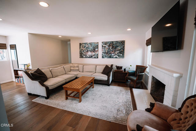 Detail Gallery Image 8 of 20 For 945 Albany Ave, Ventura,  CA 93004 - 2 Beds | 2 Baths