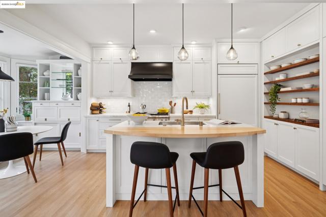 2732 Stuart St, Berkeley CA: https://media.crmls.org/mediaz/8e576a17-b372-40fa-832e-f41688a8c858.jpg