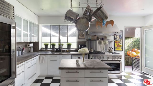 1259 S Bedford Drive, Los Angeles CA: https://media.crmls.org/mediaz/8e577c05-5fca-47ea-8503-bac37026fd32.jpg