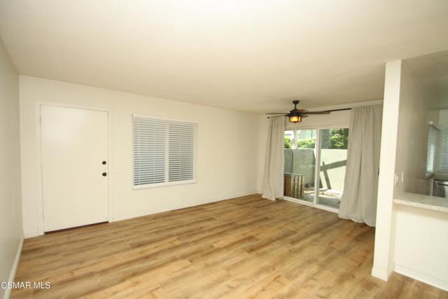 565 Serento Circle, Thousand Oaks CA: https://media.crmls.org/mediaz/8e582448-fc0e-4623-9180-ea86a7f6d900.jpg