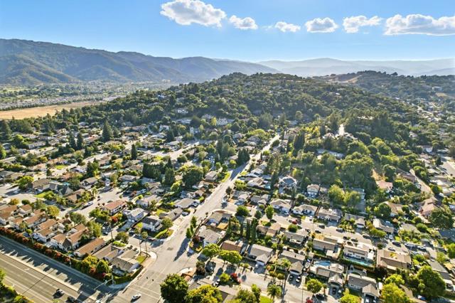 1297 Chesbro Way, Gilroy CA: https://media.crmls.org/mediaz/8e584171-7d81-4e4d-b815-b6b93c6036eb.jpg