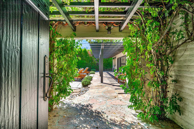 839 N Avenida Olivos, Palm Springs CA: https://media.crmls.org/mediaz/8e58ae68-e387-45c3-997d-0fa81498b8d4.jpg