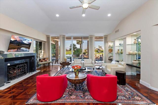 2 Deerfield Court, Rancho Mirage CA: https://media.crmls.org/mediaz/8e59102a-b25b-421d-901d-f097656383ed.jpg