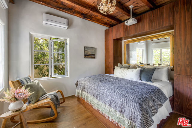 8027 Willow Glen Road, Los Angeles CA: https://media.crmls.org/mediaz/8e59375f-da2c-42ee-bf7c-4e225d64dda8.jpg