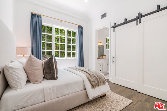 11797 CHAPARAL Street, Los Angeles CA: https://media.crmls.org/mediaz/8e594be8-9f43-4159-ac3f-df78db47cac0.jpg