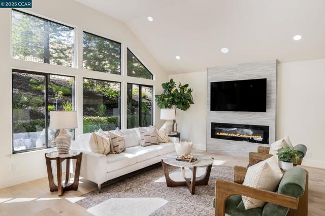 3363 Deer Hollow Drive, Danville CA: https://media.crmls.org/mediaz/8e59685d-a600-47f9-9225-d495ff6790ca.jpg