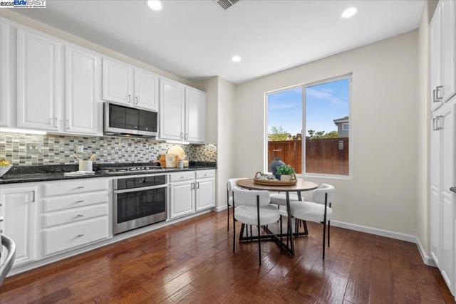 4775 Mahogany St, Dublin CA: https://media.crmls.org/mediaz/8e59d124-4613-45b9-8709-bd7585f76900.jpg