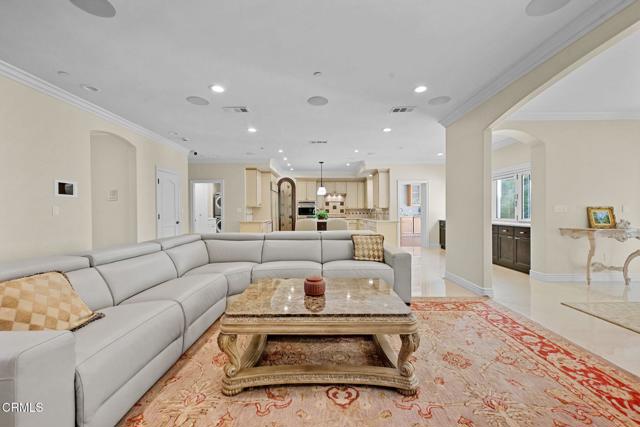 Detail Gallery Image 4 of 73 For 3263 New York Dr, Pasadena,  CA 91107 - 7 Beds | 5/1 Baths