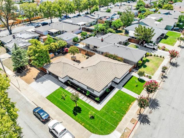 700 Eschenburg Drive, Gilroy CA: https://media.crmls.org/mediaz/8e5a1b97-d20c-46be-bb28-abe82bb36263.jpg
