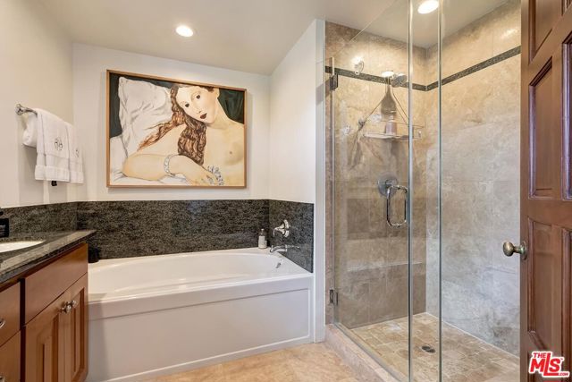 1405 Washington Avenue, Santa Monica CA: https://media.crmls.org/mediaz/8e5a2926-2d65-4a3c-9785-d4f70c6d4537.jpg