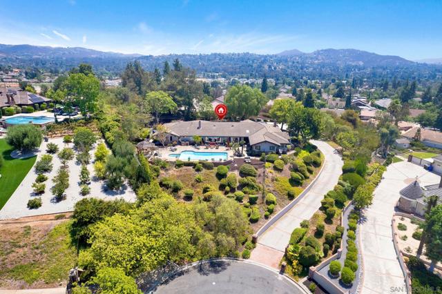 17505 Corte Lomas Verde, Poway CA: https://media.crmls.org/mediaz/8e5aba06-f995-4b96-88a8-b77c6ffacf08.jpg