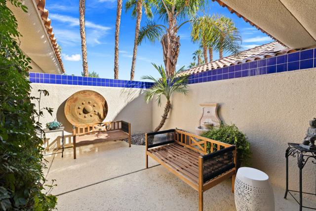 267 Kavenish W Drive, Rancho Mirage CA: https://media.crmls.org/mediaz/8e5b0848-5766-47dc-abab-2d21299c13b7.jpg