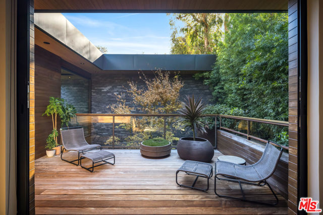 9551 Oak Pass Road, Beverly Hills CA: https://media.crmls.org/mediaz/8e5b2f4a-8699-48df-87c5-f71159f910cc.jpg