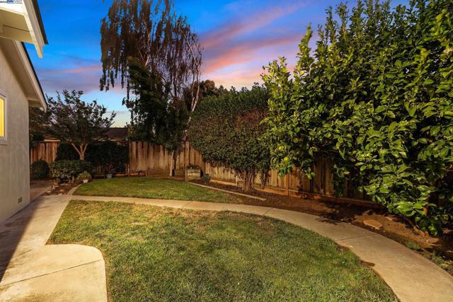 35629 Dee Pl, Fremont CA: https://media.crmls.org/mediaz/8e5bad53-5b3f-403c-acaa-bbfca91422d9.jpg