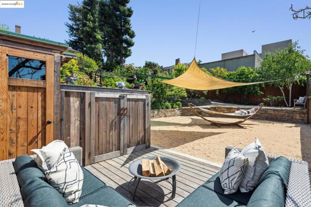 1015 Warfield Ave, Oakland CA: https://media.crmls.org/mediaz/8e5bf15f-3f09-4013-962a-108539eabe9a.jpg