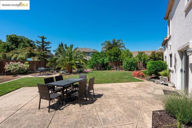 1281 Sea Vista Dr, Brentwood CA: https://media.crmls.org/mediaz/8e5c1b4a-9b47-4e0b-aaab-1f807ac1b79c.jpg