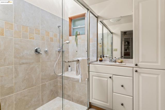 1148 Cragmont Ave, Berkeley CA: https://media.crmls.org/mediaz/8e5d294c-6d63-470d-a64b-6d6b5dbdfbf1.jpg