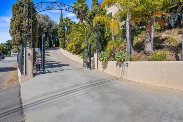 4770 Jellett Street, San Diego CA: https://media.crmls.org/mediaz/8e5d4dff-8102-4e6b-af42-3a76e136c6b7.jpg