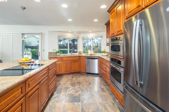 Image 19 of 59 For 3237 Vera Cruz Dr