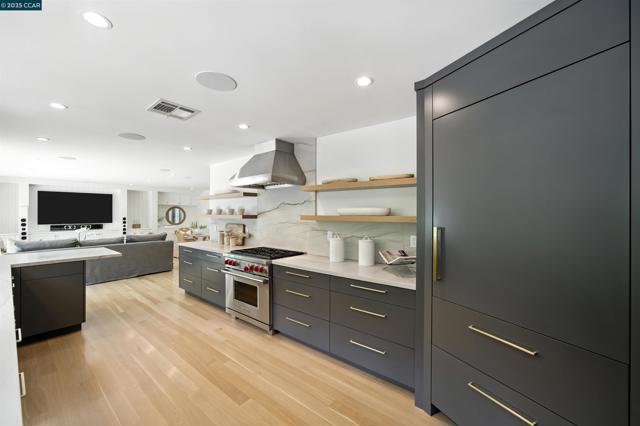 3363 Springhill Rd, Lafayette CA: https://media.crmls.org/mediaz/8e5e3102-8ce6-4514-824b-071cd0ced9ef.jpg
