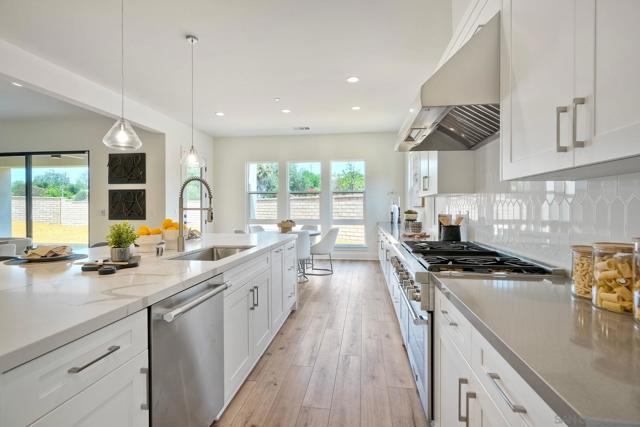 16350 Sage Trails Ct, Poway CA: https://media.crmls.org/mediaz/8e5eaf33-773b-4244-bb4d-2f9c5943f51e.jpg