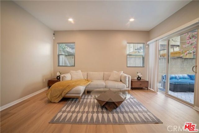 14554 Kittridge Street photo 1