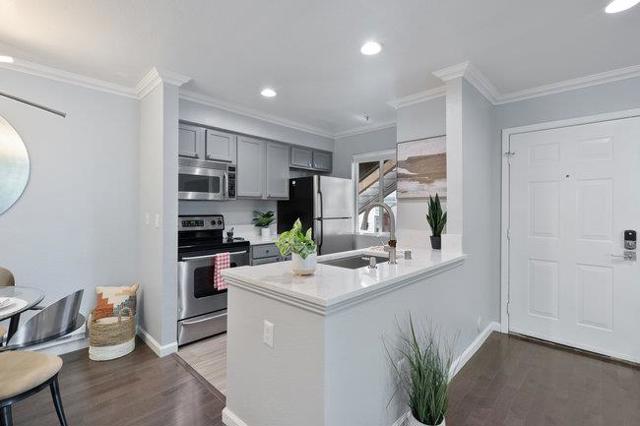 41 Grandview Street, Santa Cruz CA: https://media.crmls.org/mediaz/8e5f2c15-c958-49b0-9cfd-9d7332b9cf97.jpg
