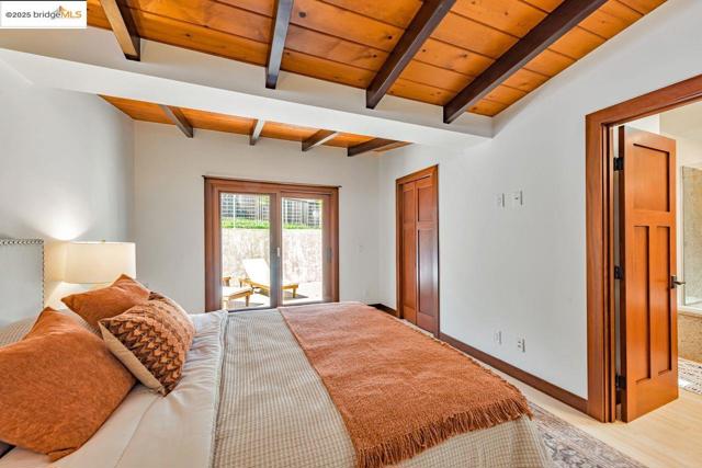 6815 Paso Robles Dr, Oakland CA: https://media.crmls.org/mediaz/8e5fa7db-5a5c-4713-bdc0-ec13efd2069a.jpg
