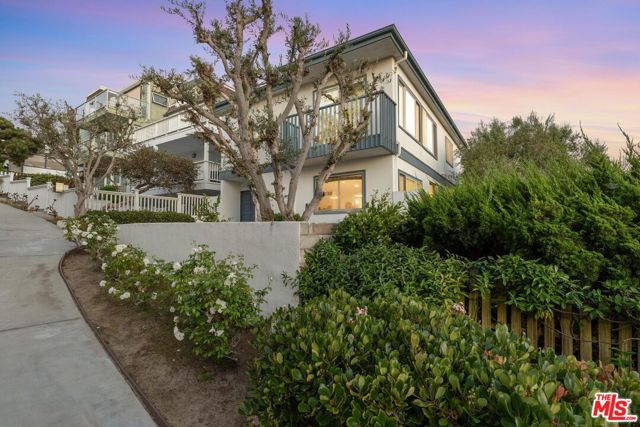 224 18th Street, Manhattan Beach, California 90266, 6 Bedrooms Bedrooms, ,4 BathroomsBathrooms,Residential,Sold,18th,24437787